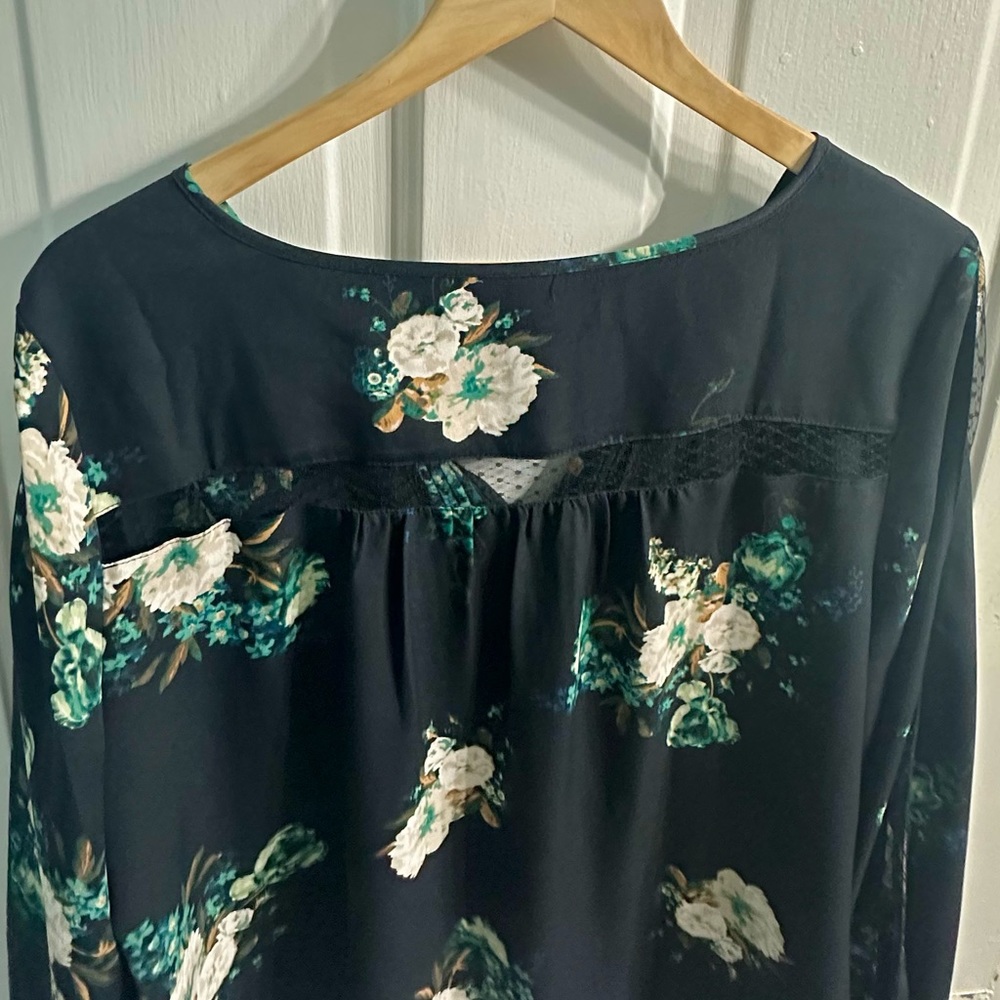 White House Black Market Black Floral Split-Sleeve Blouse - Picture 9 of 11